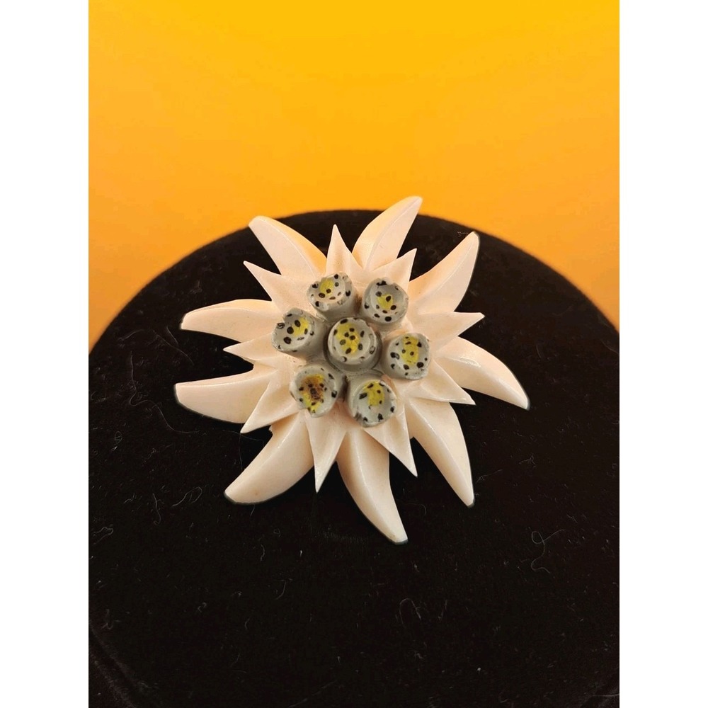 Vtg Edelweiss 1940/50 Ivory Colour Celluloid Flower Design Brooch 2.3cm Vianden